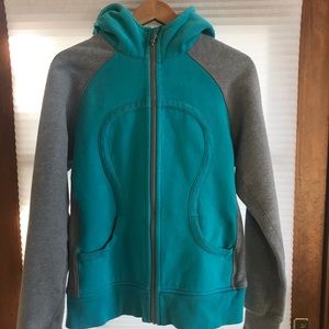 Lululemon Scuba Hoodie in good condition.